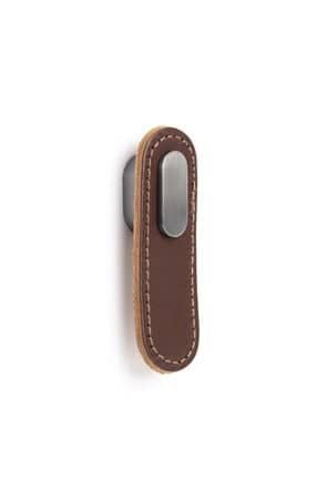 Code 204641 - Cuir marron / pastille vieux fer
