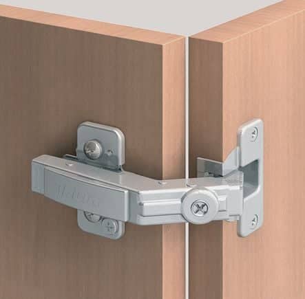 Code 213822 - CLIP top 60° pour meuble d'angle à portes pliantes