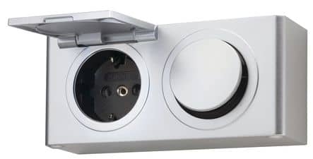 Code 246768 - Bloc-prise et interrupteur IP44 230 V