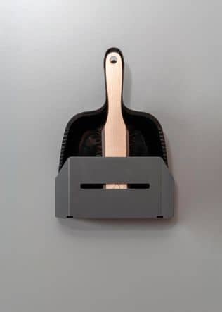 Code 249768 - Porte-pelle et balayette
