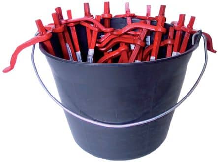 Code 396781 - Seau de 24 chevillettes octogonales