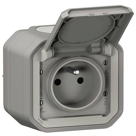 Code 450554 - Prise de courant complète saillie Plexo™